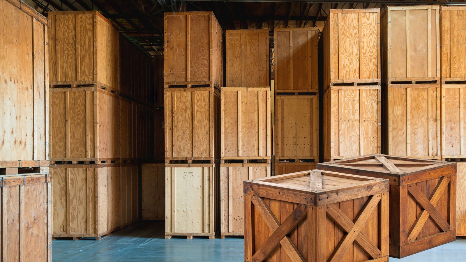 Cajas de embalaje listas para traslado en bodega